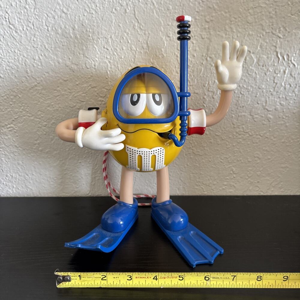 90'S M&M Scuba Diver Shower AM/FM Radio Yellow Peanut - Untested